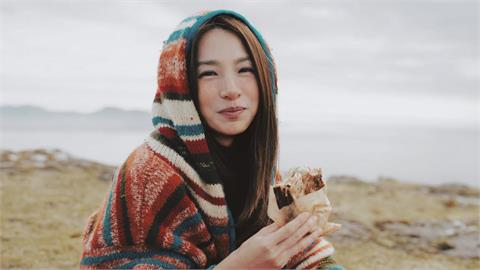 田馥甄被要求「解襯衫扣子」！嚴厲斥責一聽抖內秒改口：可以開到肚臍喔