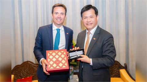 南歐暖陽照進外交部！接見義大利議員訪團　林佳龍：深化台義半導體合作