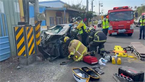 民眾家門口整理垃圾險遭撞　台東女駕駛暴衝一度受困