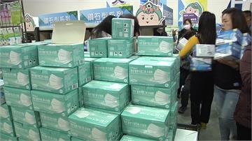 彰化口罩工廠大排長龍！4萬片口罩一個早上賣完