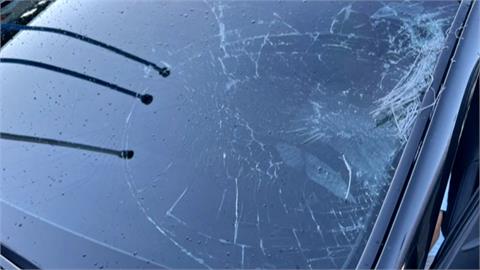 砰！加油站洗車遭「砸破玻璃」　站長控「未打空檔」雙方鬧上警局