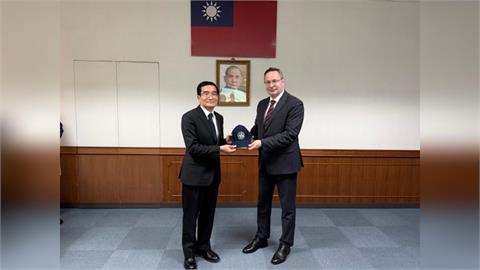 快新聞／中北歐國會議員訪海巡署　張忠龍：深化海事合作、應對灰色地帶威脅