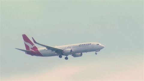 引擎故障！ 澳洲航空載逾百人客機 所幸平安降落