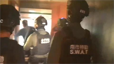 台南音樂會館開毒趴！　警全副武裝攻堅逮１０７人