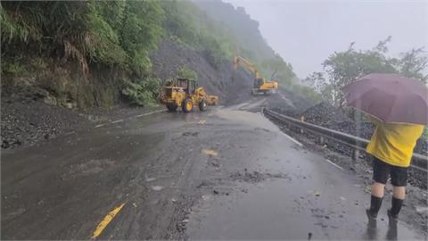 雨炸台七線釀七處路段坍方　民眾錄下土石崩落瞬間驚呼連連