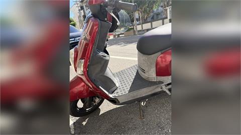 恐怖毒駕在身邊！　肇事騎士「手握電子煙」衝撞路邊2車慘被包夾