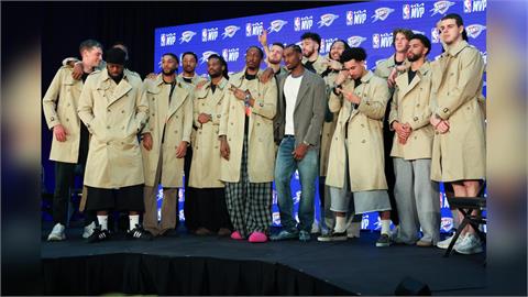NBA(影)/SGA連霸MVP大撒幣!精品風衣+名錶直接送雷霆休息室成時尚發表會