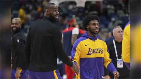 NBA(影)／41歲詹皇聯手21歲兒子布朗尼闖季後賽！詹皇直呼：生涯中最瘋狂的事