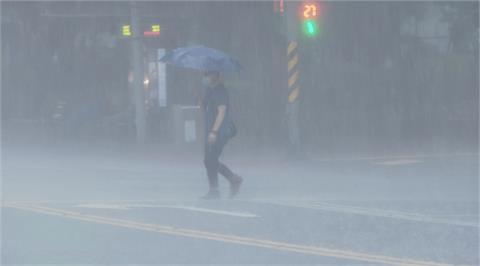 快新聞 / 雙颱共舞！北台灣今迎雨彈變天   熱帶系統發展中