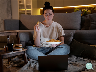 進食時間也影響健康？研究：睡前停止進食3小時有助心臟與血糖