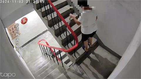 不滿被嫌吵貼單警告　女子竟抓狂持菜刀揮舞叫囂
