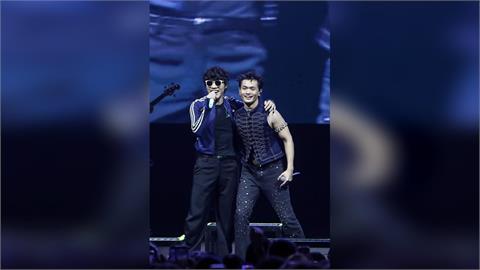 快新聞／盧廣仲首登JJA放大招！「他」驚喜亂入舞台　大魔王神曲嗨翻全場