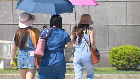 各地持續晴朗炎熱！明變天「這幾區」將現明顯雨勢