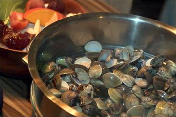 「蒸」材實料！ 2斤半蛤蠣蒸出湯汁變身鮮美「蜆鍋」
