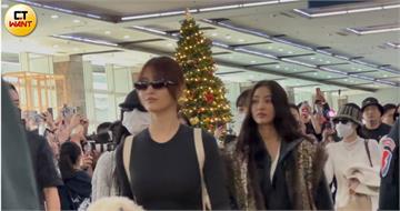 等了十年！TWICE七人抵達高雄　MINA親切揮手