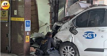 慘烈畫面曝!三立採訪車恍神衝進銀行釀10傷 彰銀ATM、大廳遭撞爛