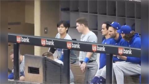 MLB(影)/斜眼「青」亂吐口香糖的鐵捕!道奇隊友稱「最愛一幕」代表大谷優良人品