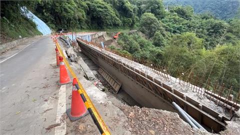 豪雨掏空路基！竹122線近40K地裂　雙向封路到這天