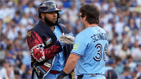 MLB(影)／藍鳥穩了？開賽「3球2轟」背靠背狙擊道奇　創下世界大賽史上第一次