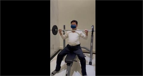 快新聞／傅崐萁發文了！貼出舉重照喊「強健體魄」　稱在家看朝野協商直播
