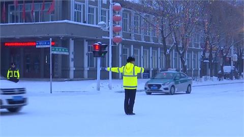中國寒流持續發威！　甘肅暴雪交通大亂逾6千車塞爆