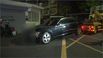 欠債男遭討債逃逸 開車衝撞債主機車