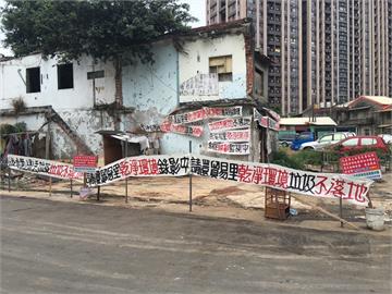 桃園忠貞市場攤商怨聲載道！　垃圾車無法進出、定點清運被抗議