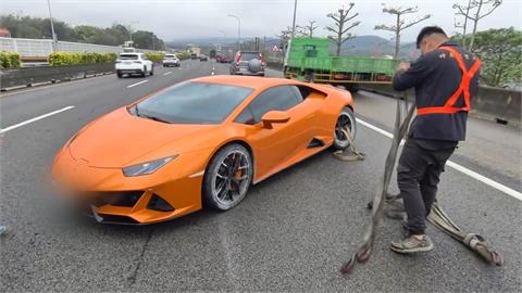 千萬「小牛」南下車聚國道自撞　駕駛:疑輾異物失控