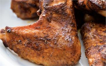 放大假四類食物藏殺機   4歲童跟著大人「啃一物」斷牙送急診