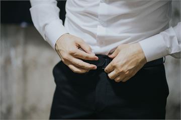 嚇壞！男大生下面長出奇怪腫塊　醫一看笑回「這是XX啦」