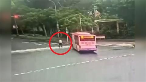 快新聞／乳癌名醫走斑馬線慘遭公車輾斃　欣欣客運駕駛判刑1年6月