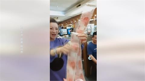 楊繡惠迎接58歲生日　蛋糕驚喜藏「一串百元鈔」