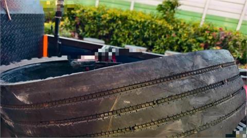 空中飛來「輪胎皮」！　國道轎車遭砸安全氣囊爆開