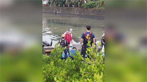 快新聞／驚險！高雄68歲男彎腰撿鑰匙「滑落愛河」　雙腳陷泥受困獲救