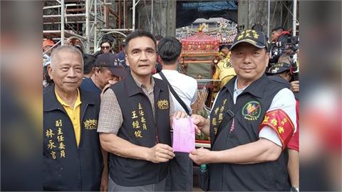 「粉紅超跑」停駕台中浩天宮　大庄媽、北港媽百年首度攜手　4/25起駕接力登場