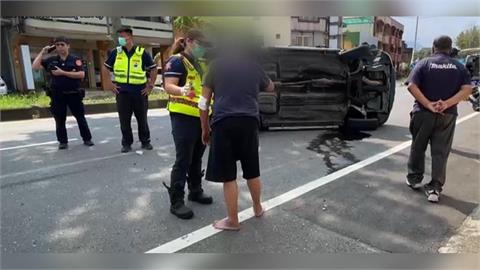 南投休旅車「擦撞2車翻車」！　7旬駕駛輕傷、受害車主心痛