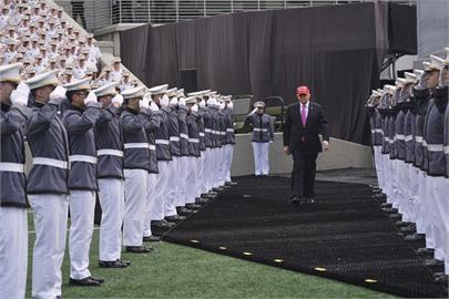 出席西點軍校畢業典禮　川普再抨擊北約盟邦未增加國防支出