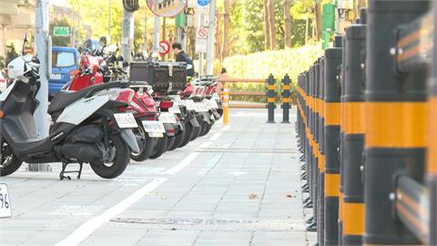 獨家！北市新式機車格騎士霧煞煞　「新版沒人停」　隔路口停滿滿