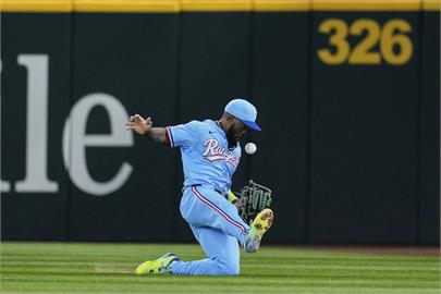 MLB(影)／這是個「馬戲團式」的接殺！遊騎兵賈西亞極限救球宛如表演魔術