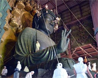 日本「盂蘭盆節」長假將至　奈良東大寺出動170人大掃除