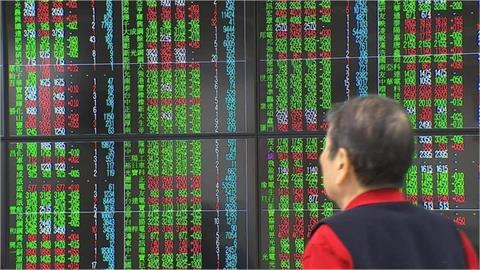 她滑股票APP「點錯買1整張」急求救！網見是「這1檔」笑了：5年後會謝自己