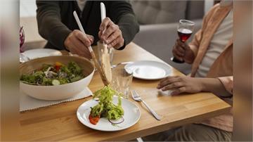 吃飽睏是警訊？專家揭「降血糖」黃金用餐順序：第一口吃什麼決定代謝