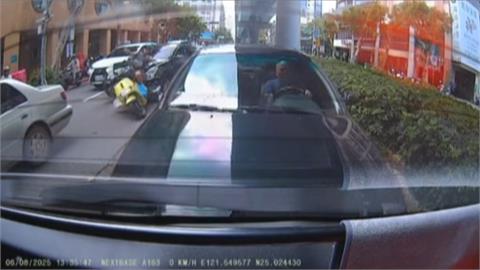 北市男子無照駕車害6車連環撞！　無辜騎士慘遭「捲車底」