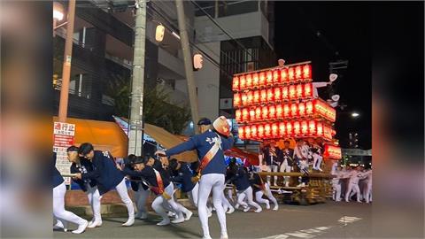 祭典出差錯！ 大阪地車祭轉彎失控側翻  「11人」遭甩出車外