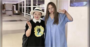 張惠妹私下模樣曝光！她低調現身台東機場　白冰冰巧遇驚呼孝順又貼心