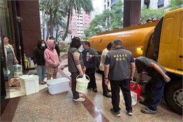 侯友宜稱復水8成引爆反彈 淡水民怨「外面的雨比我家水龍頭還大」