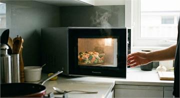 微波爐大忌！專家點名3種容器：塑化劑全吞下肚