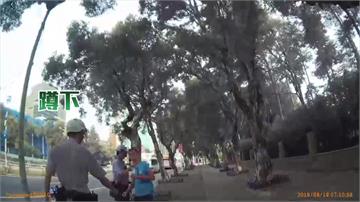 男持刀閒晃員警壓制 被強制送醫治療