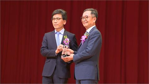 保險業奧斯卡最高榮譽「信望愛獎」　彭金隆親臨現場頒獎致詞
