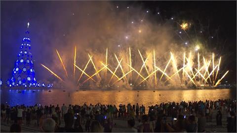 里約熱內盧巨型「海上耶誕樹」　迎耶誕季！亮燈儀式吸引上千人